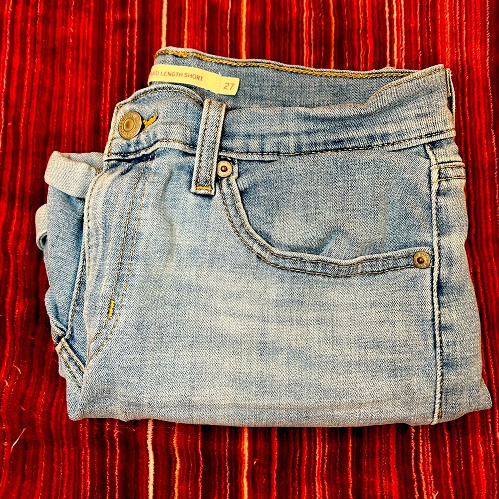 Levi’s Mid-Rise Shorts ✨💙